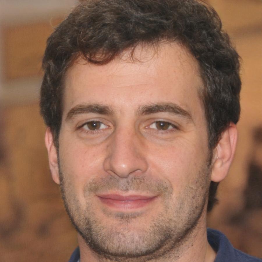 Retrato profissional de Henrique Almeida